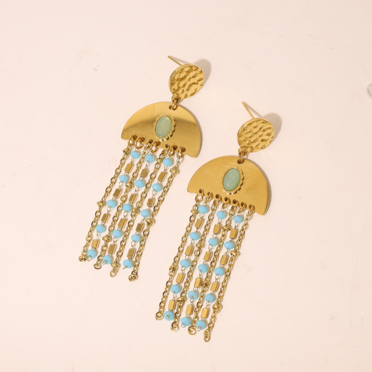 Boucles d'oreilles Dorées Demi Cercle Avec Chaîne Et Acrylique Bleue Girl's Dream