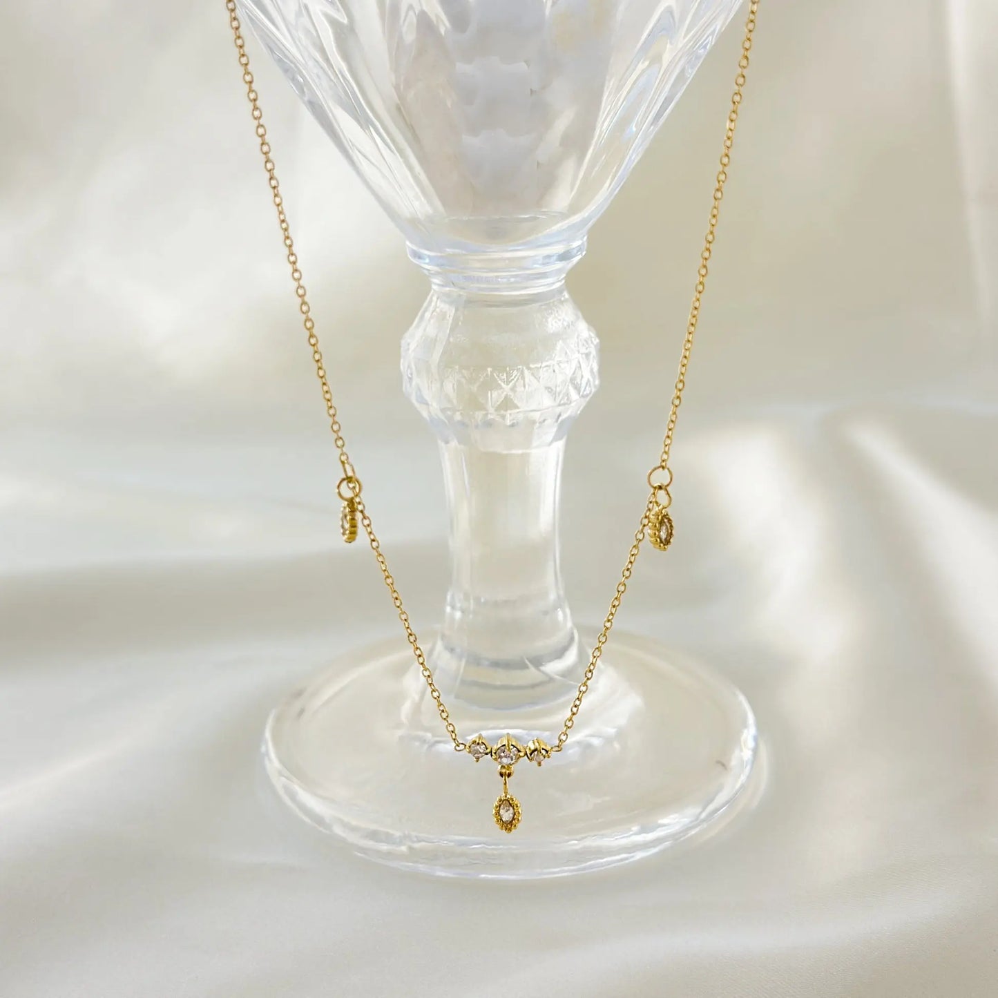 Collier Doré Multi Breloques Incrustées de Strass Girl's Dream