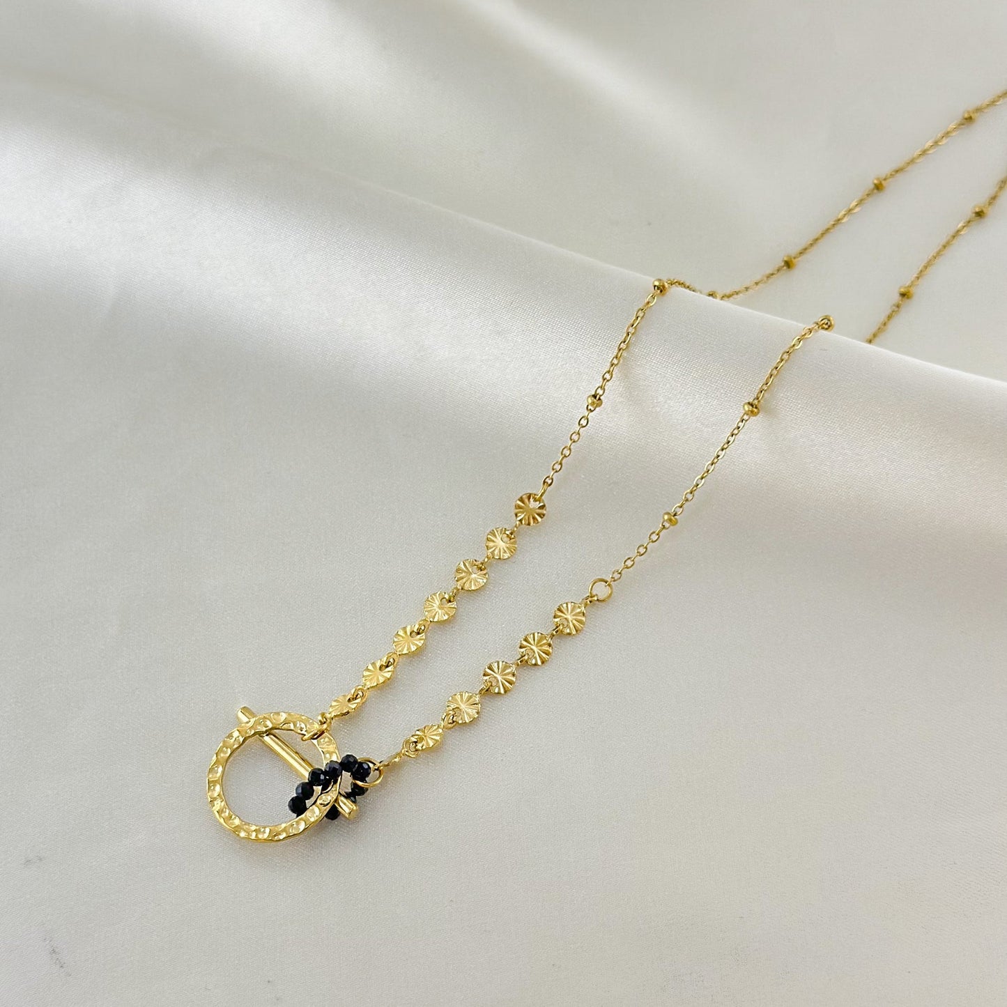 Collier Doré Anneau Martelé Et Barre Avec Anneau Pierre Noire Girl's Dream