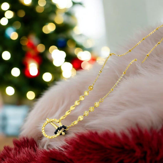 Collier Doré Anneau Martelé Et Barre Avec Anneau Pierre Noire