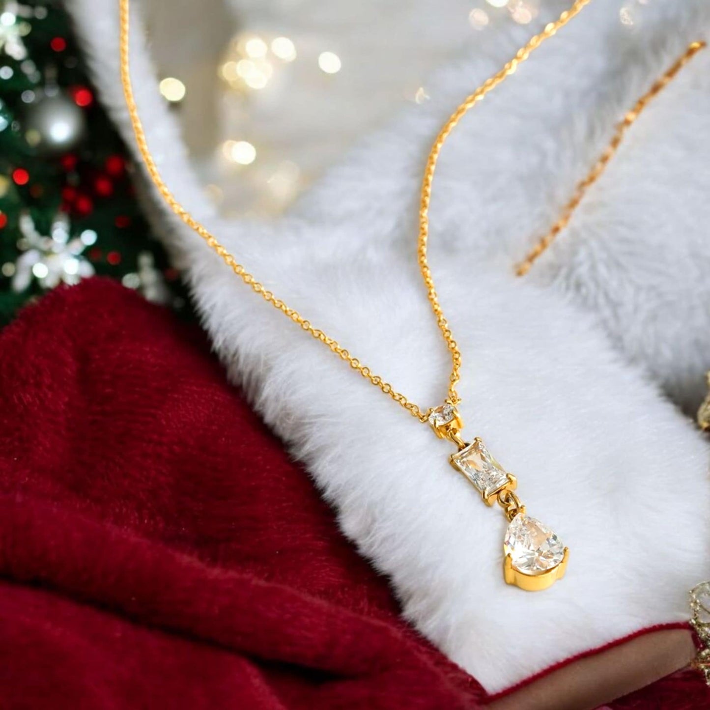 Collier Doré Pendentif Strass Carré Et Goutte En Y