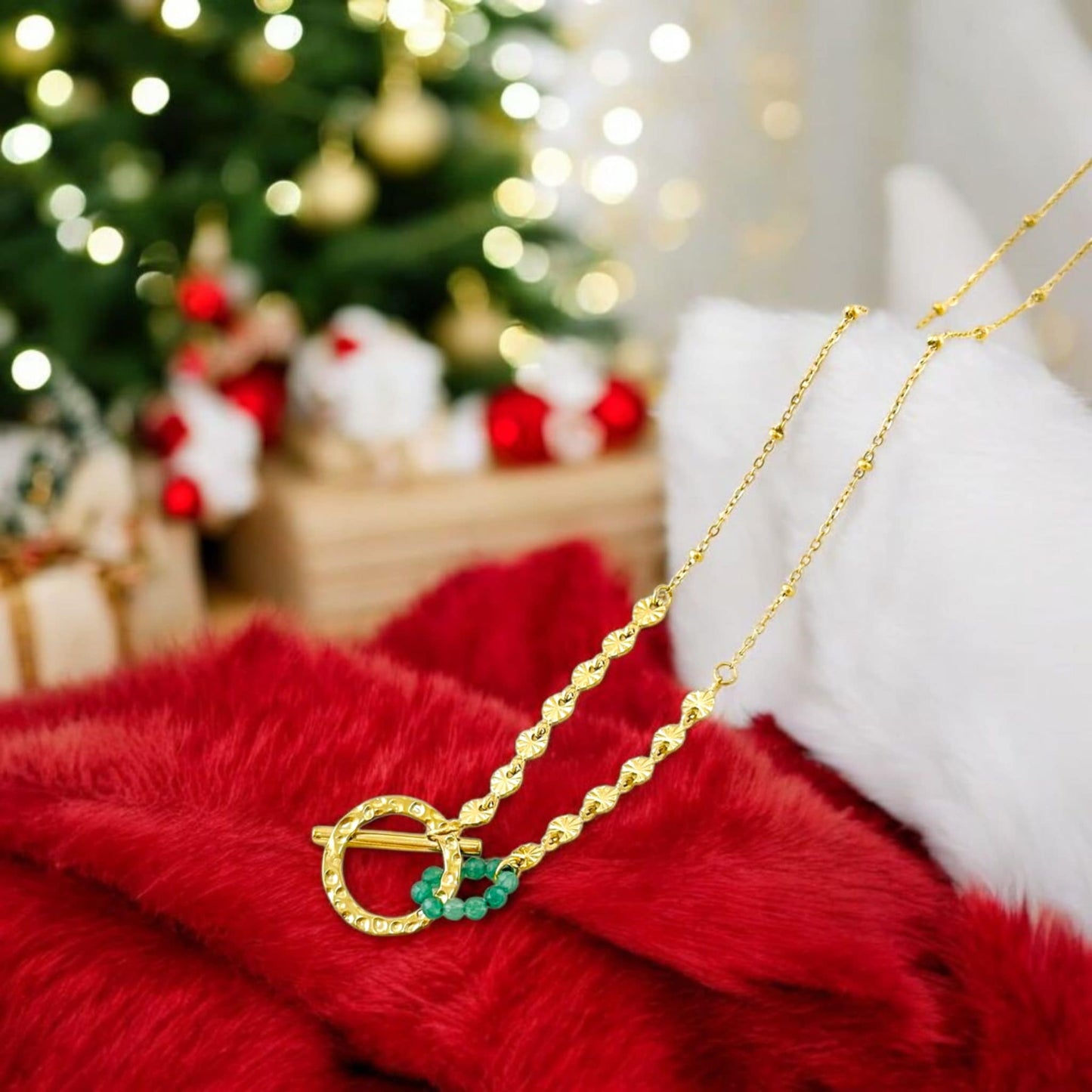 Collier Doré Cercle Martelé Et Barre Avec Anneau Perles Vertes