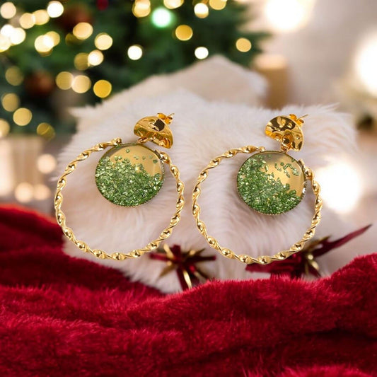 Boucles d'Oreilles Dorées Torsadées Avec Cristaux Vertes